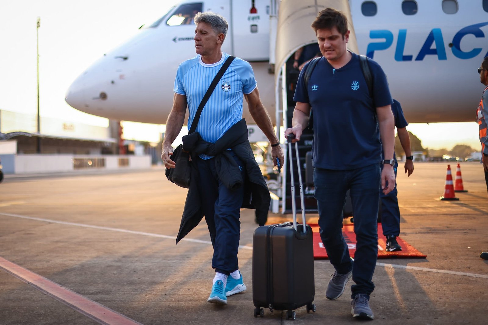 Mesmo suspenso, Renato optou por acompanhar a delegação do Grêmio