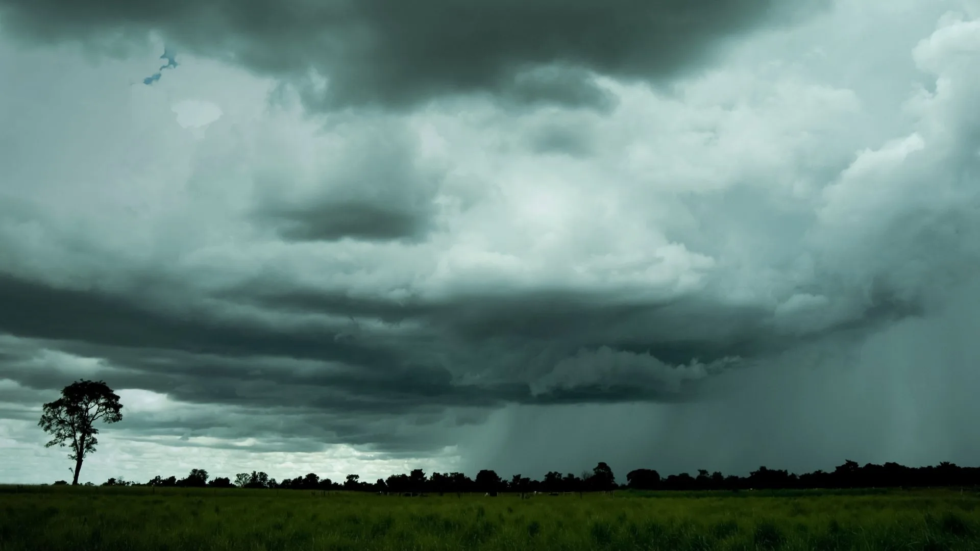 Defesa Civil alerta para chuva pontualmente forte em regiões do RS