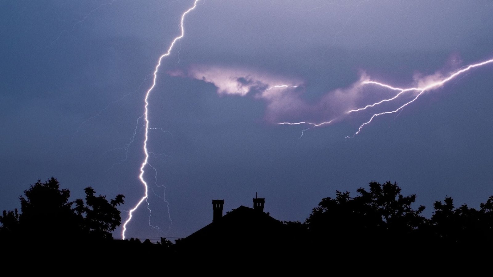 Com avanço de frente fria, chuva volta a ganhar força no RS