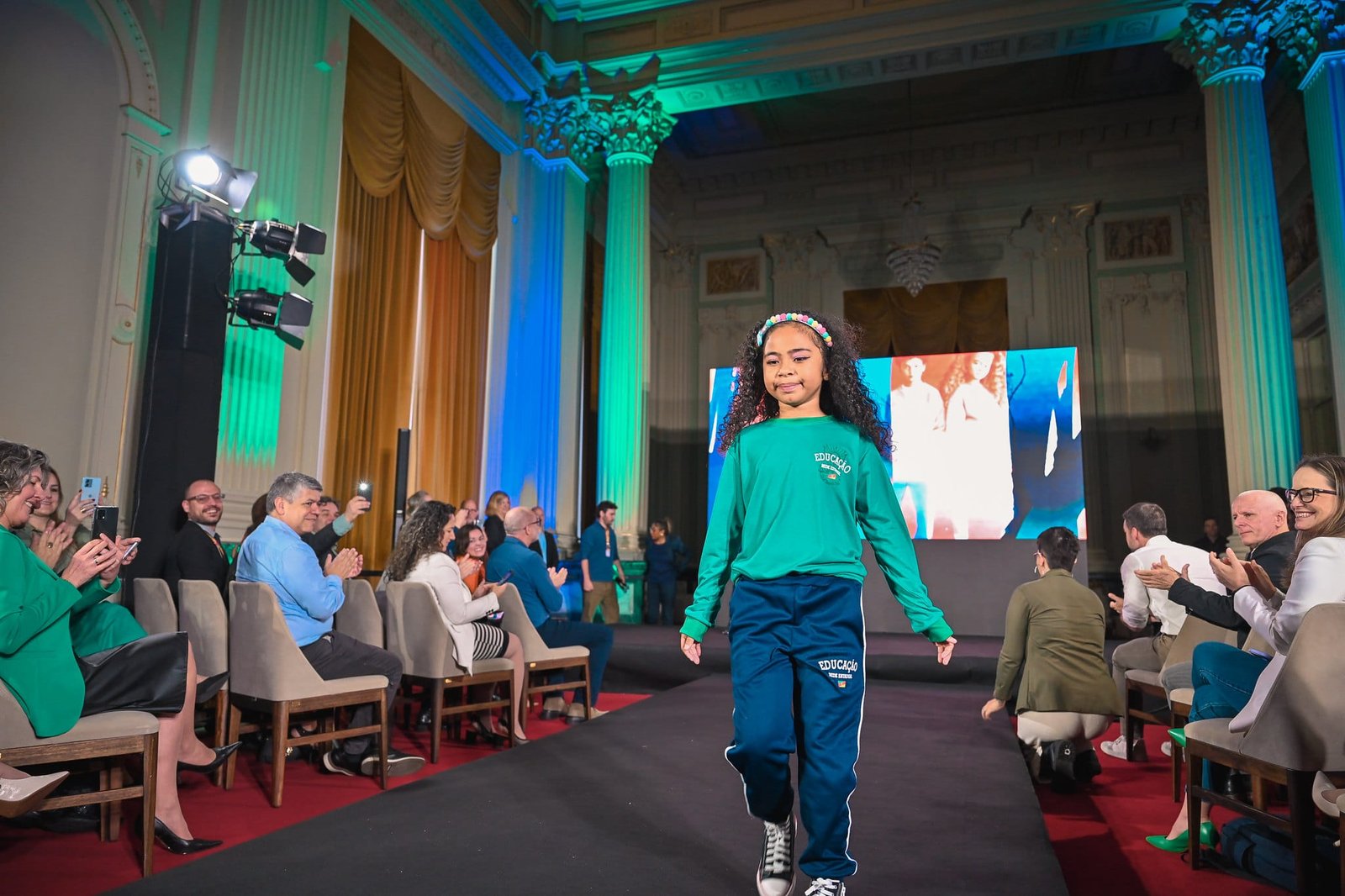 Governo do RS apresenta uniformes da Rede Estadual