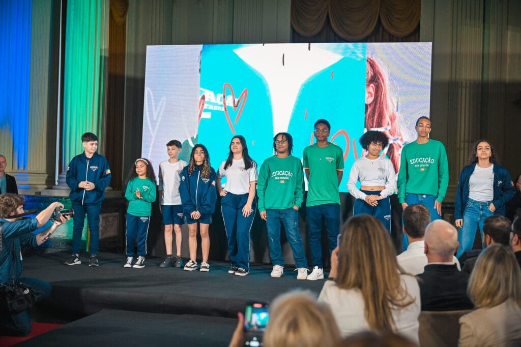 Governo do RS apresenta uniformes da Rede Estadual 2 54057162464 f309485e6f 3k