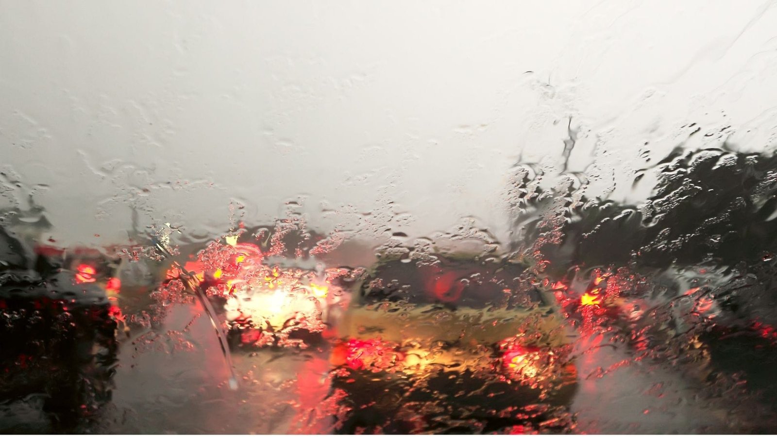 Previsão do tempo aponta risco de chuva forte e granizo no RS