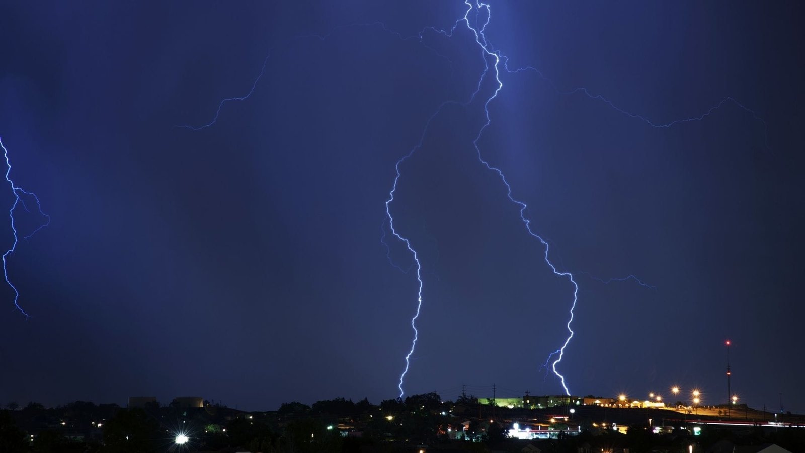 Defesa Civil alerta para risco de temporal em áreas do RS