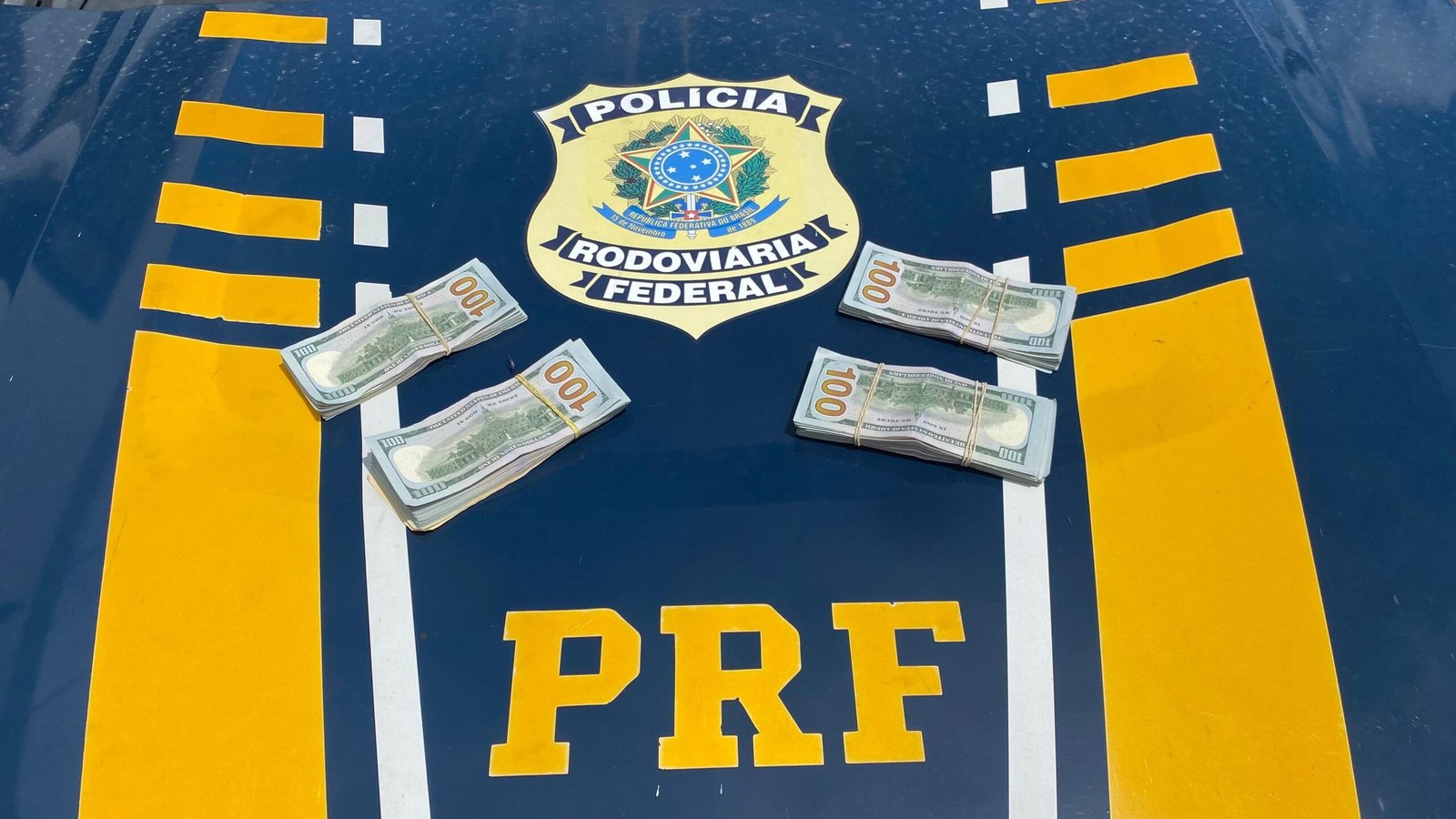 PRF encontra quase 40 mil dólares escondidos nas cuecas de pai e filho em Santana do Livramento