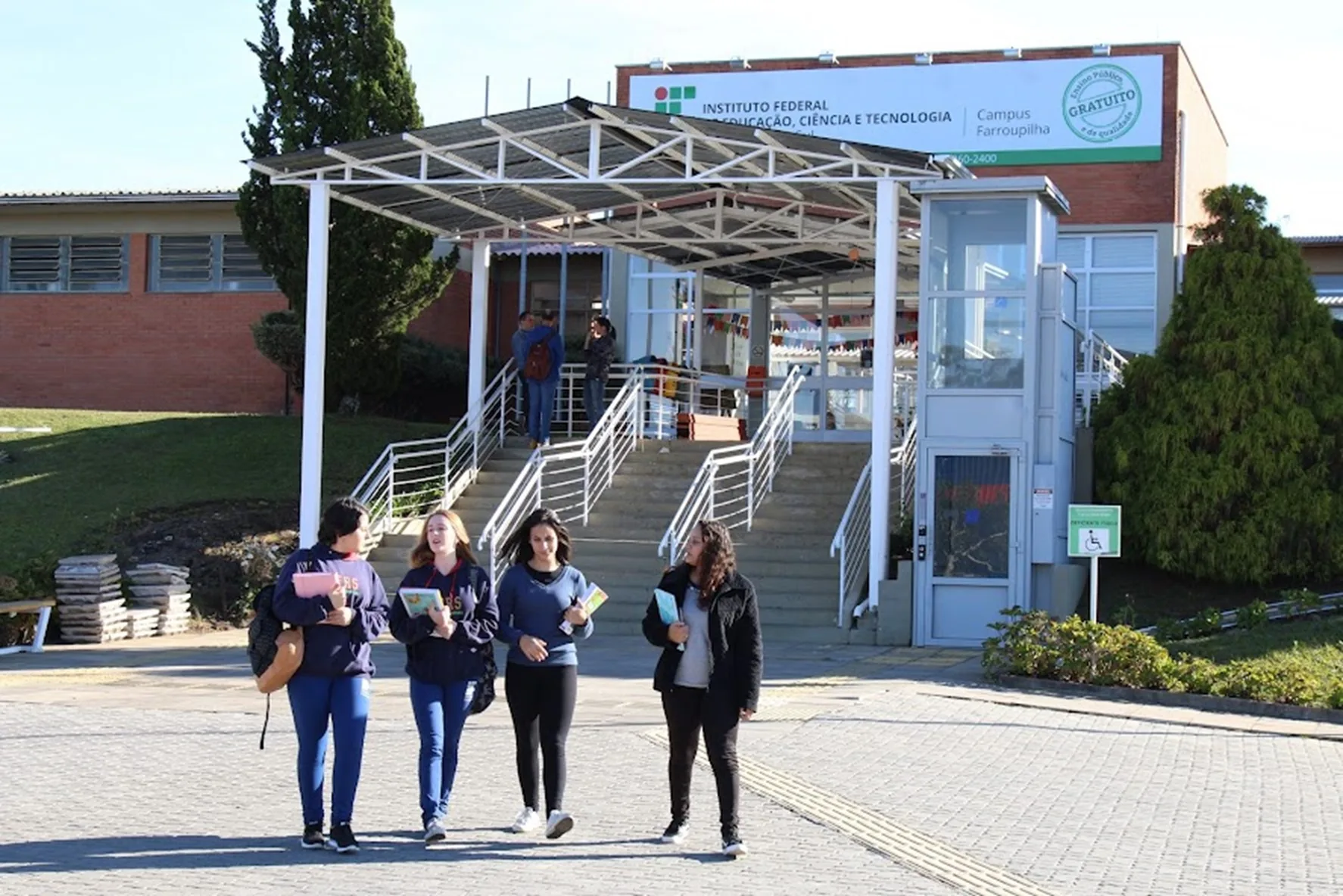 Programa abre inscrições para cursos gratuitos com reforço escolar e bolsa-auxílio 4 Programa abre inscrições para cursos gratuitos com reforço escolar e bolsa-auxílio