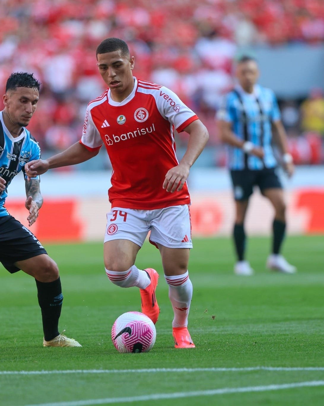 Inter vence o Grêmio e entra no G-6