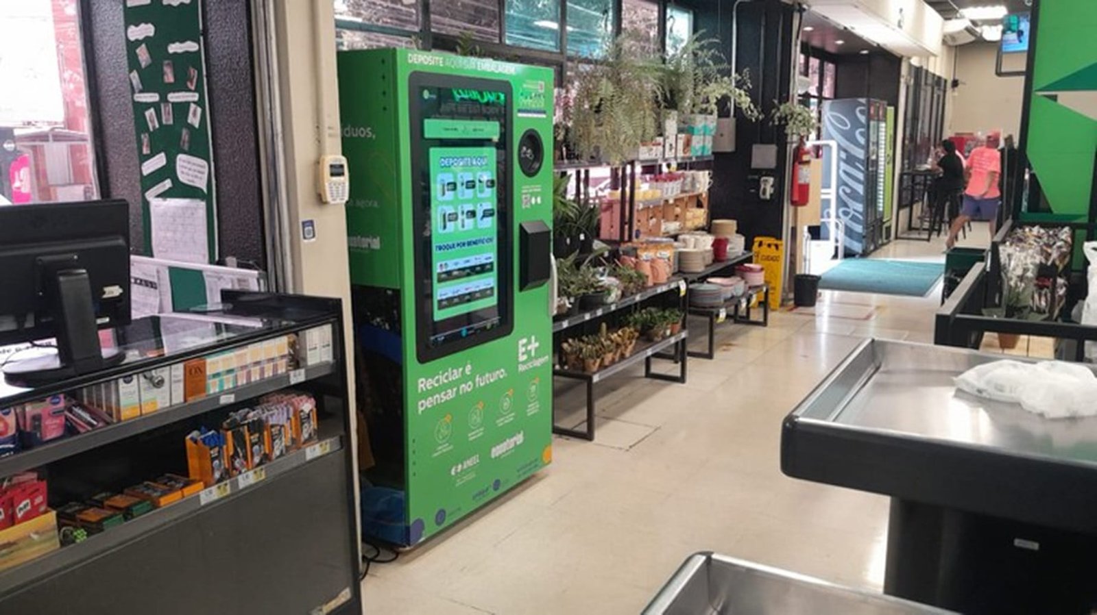 Embalagens já podem ser trocadas por desconto na conta de luz em Porto Alegre