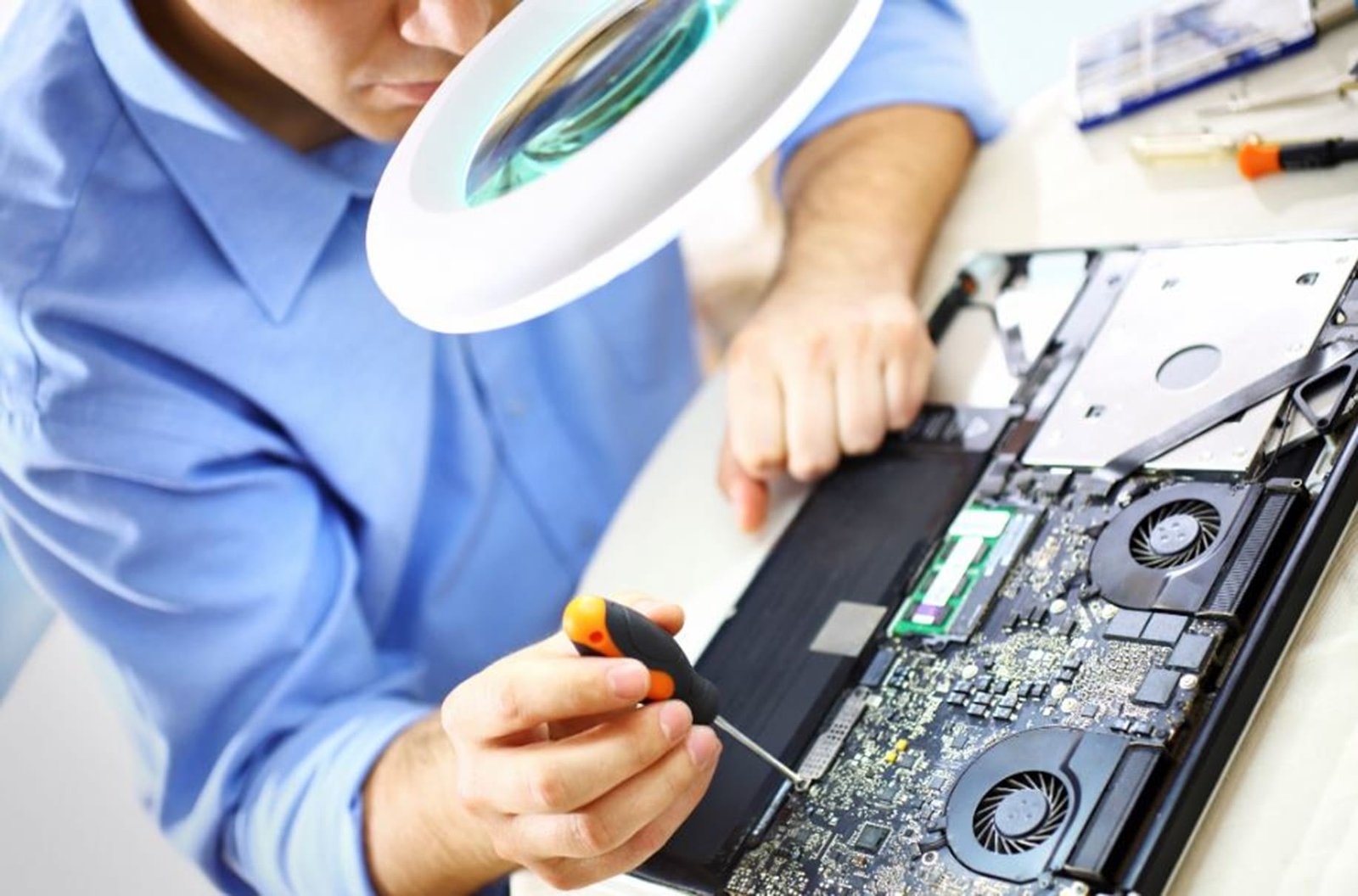 Senac promove inclusão digital ao consertar e doar computadores 1 senac computadores