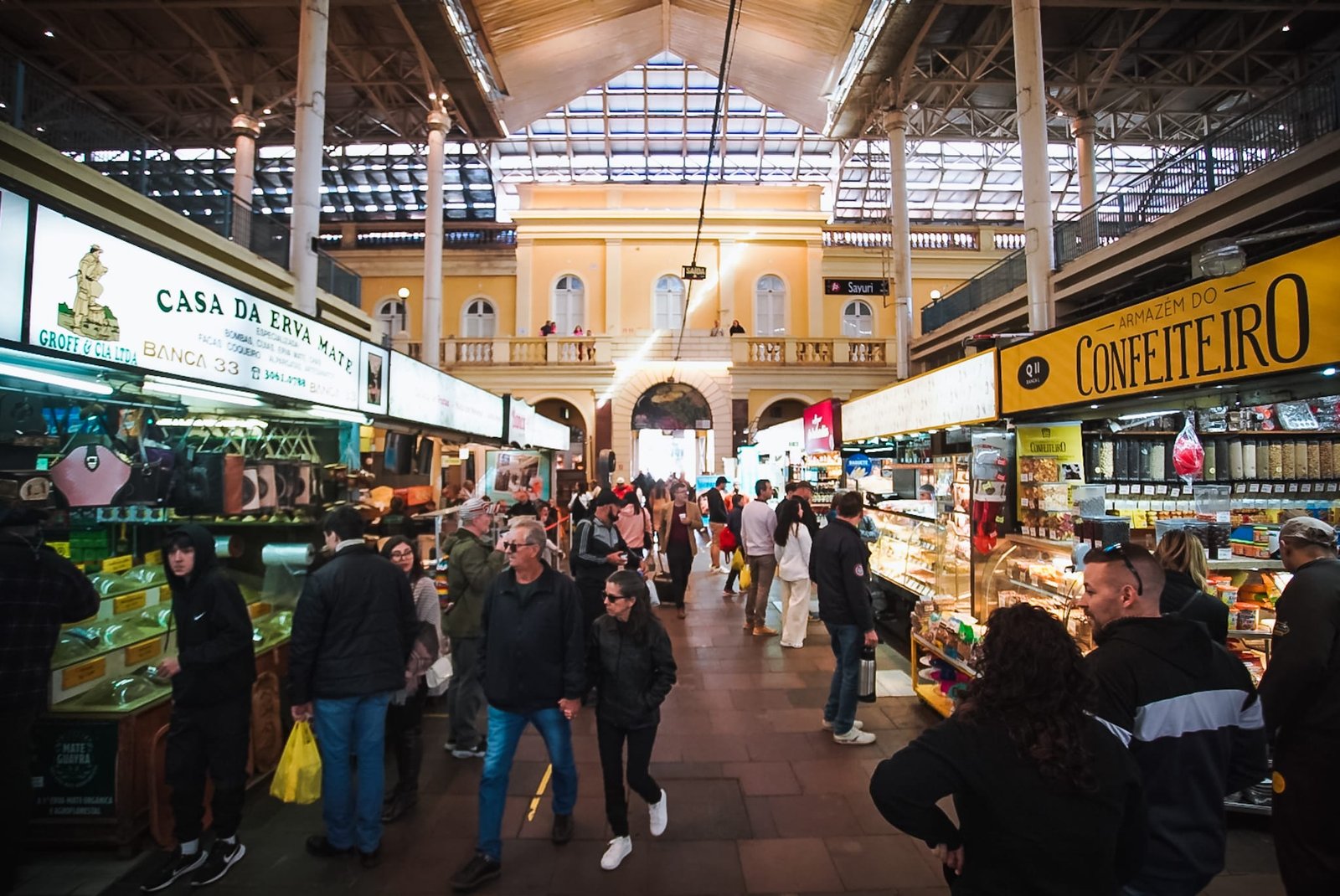 Intenção de consumo das famílias segue recuperação lenta no RS