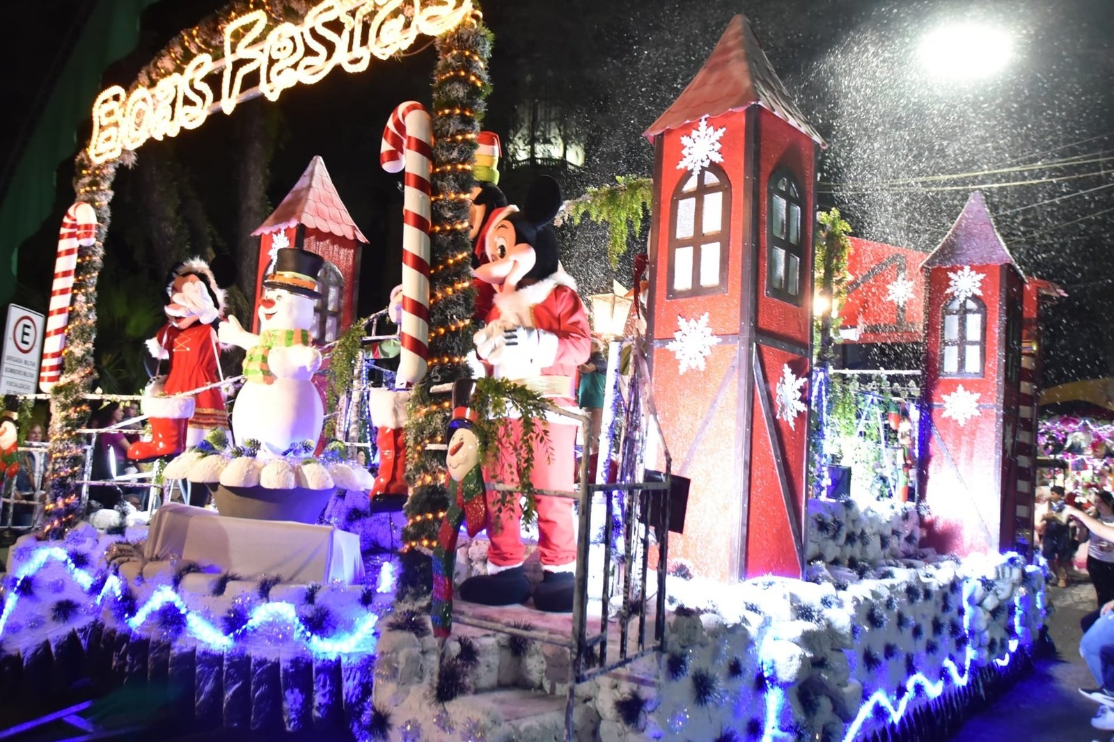 Desfiles temáticos natalinos são destaques da Christkindfest em Santa Cruz do Sul