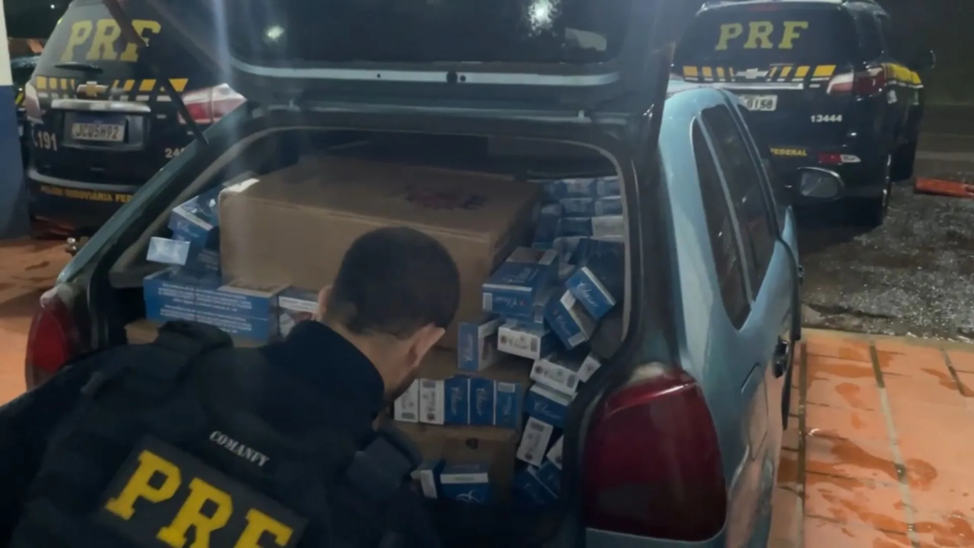 PRF apreende carga de cigarros e vinhos na BR-386, em Iraí 3 PRF apreende carga de cigarros e vinhos na BR-386, em Iraí