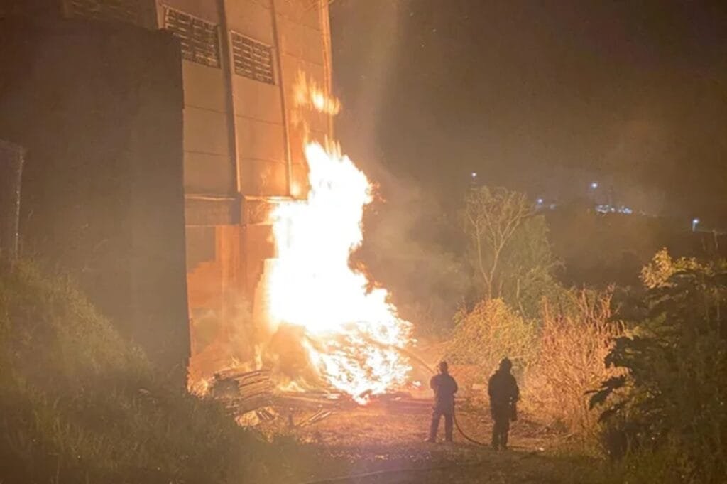 Incêndio atinge empresa em Bento Gonçalves 2 bento goncalves fogo