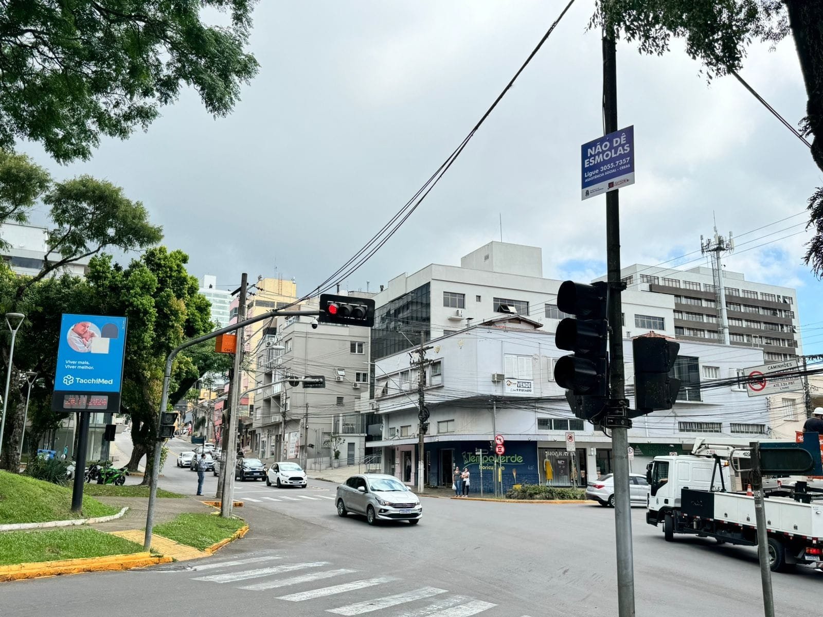 Prefeitura de Bento Gonçalves instala placas “Não dê esmolas”