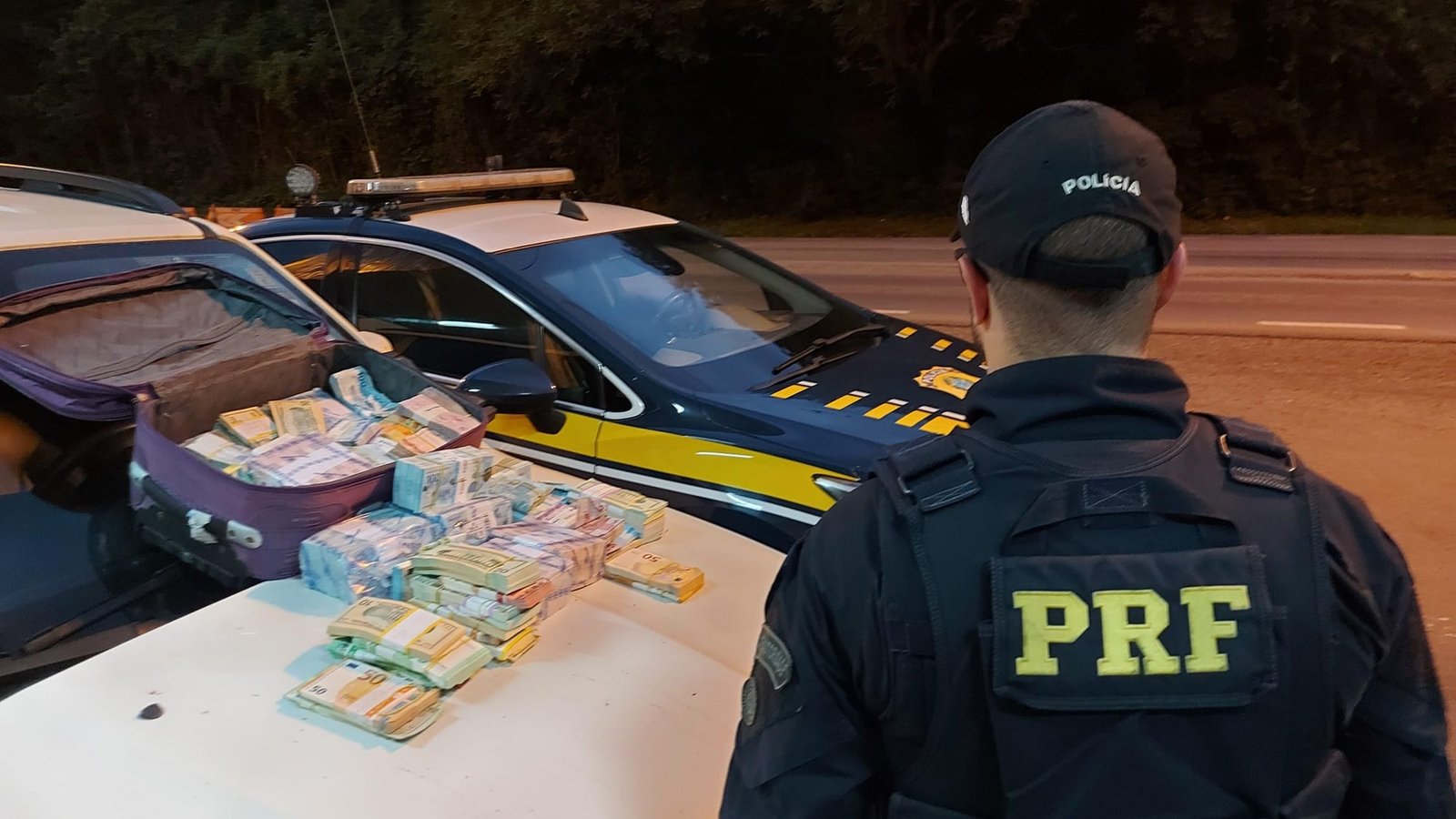 Em Santa Maria, PRF prende casal que fugia com dinheiro do Banco do Brasil