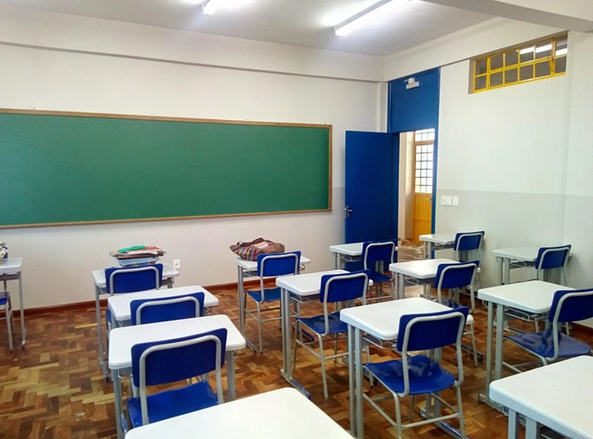 Projeto prevê pagamento de 14º e 15º salários para professores e servidores de Passo Fundo 1 escola aulas