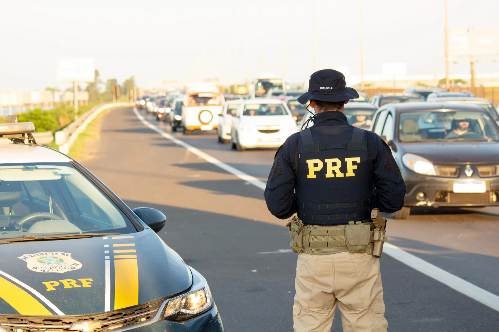 PRF alerta sobre a proibição do uso do acostamento na FreeWay 1 PRF alerta sobre a proibição do uso do acostamento na FreeWay