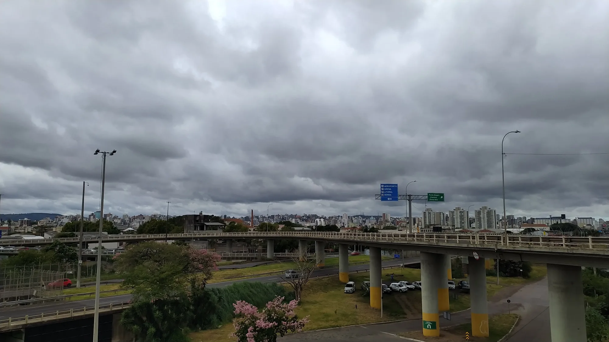 Alerta Vermelho do Inmet: RS enfrenta primeiro período de chuva volumosa e tempo severo; veja regiões afetadas