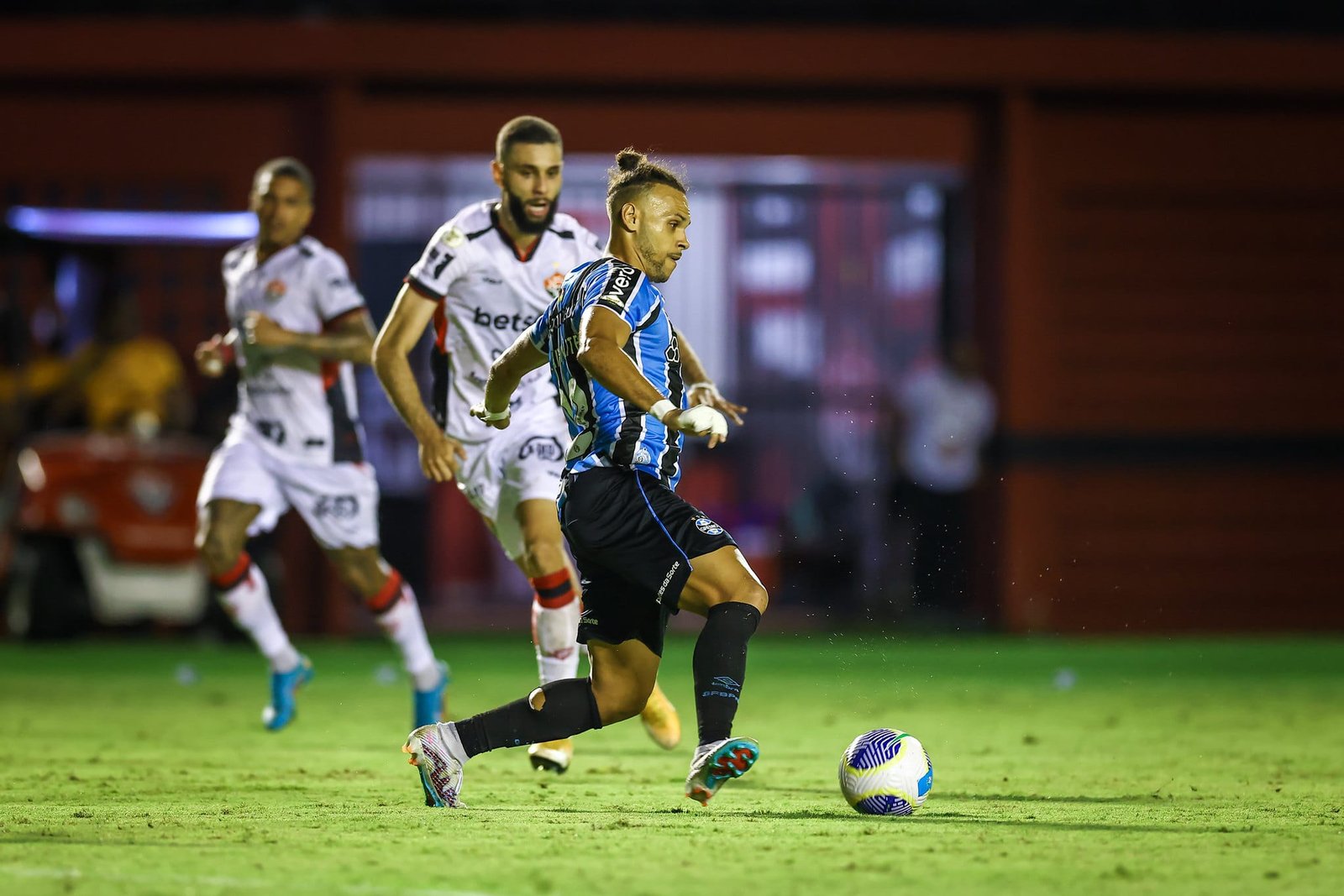“Foi um jogo pegado”, ressalta Renato após Grêmio empatar com o Vitória