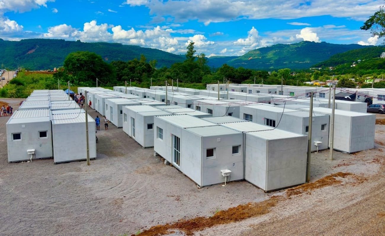 Governo do RS entrega mais 50 casas temporárias em Encantado