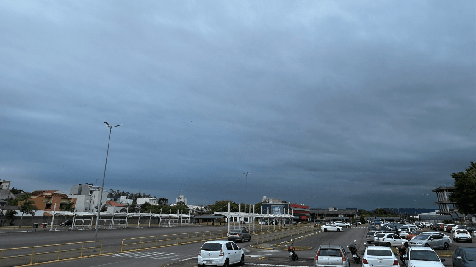 Tempo: Massa de ar frio ganha força no RS nesta segunda