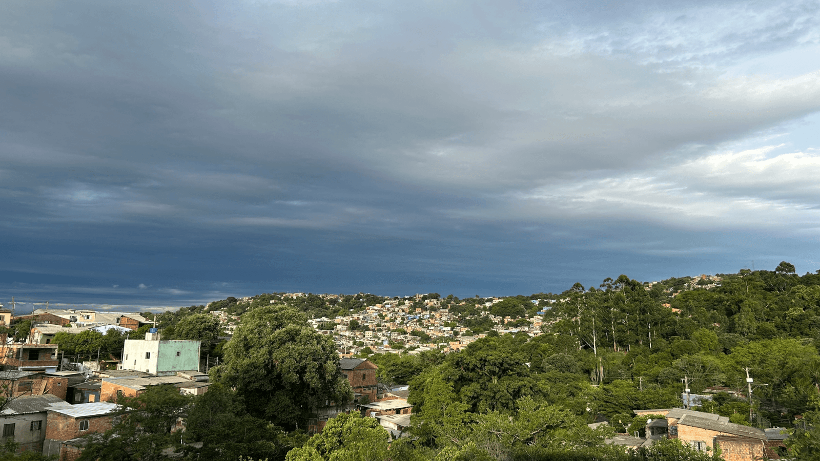Inmet emite alerta laranja para risco de temporal em áreas do RS