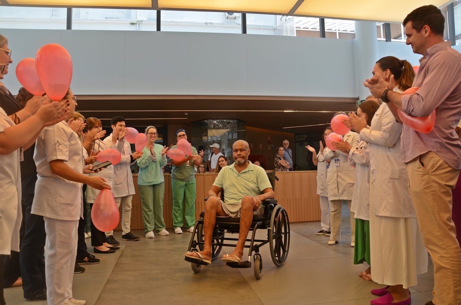 Após 7 meses esperando por um coração, paciente da Santa Casa recebe alta com festa 