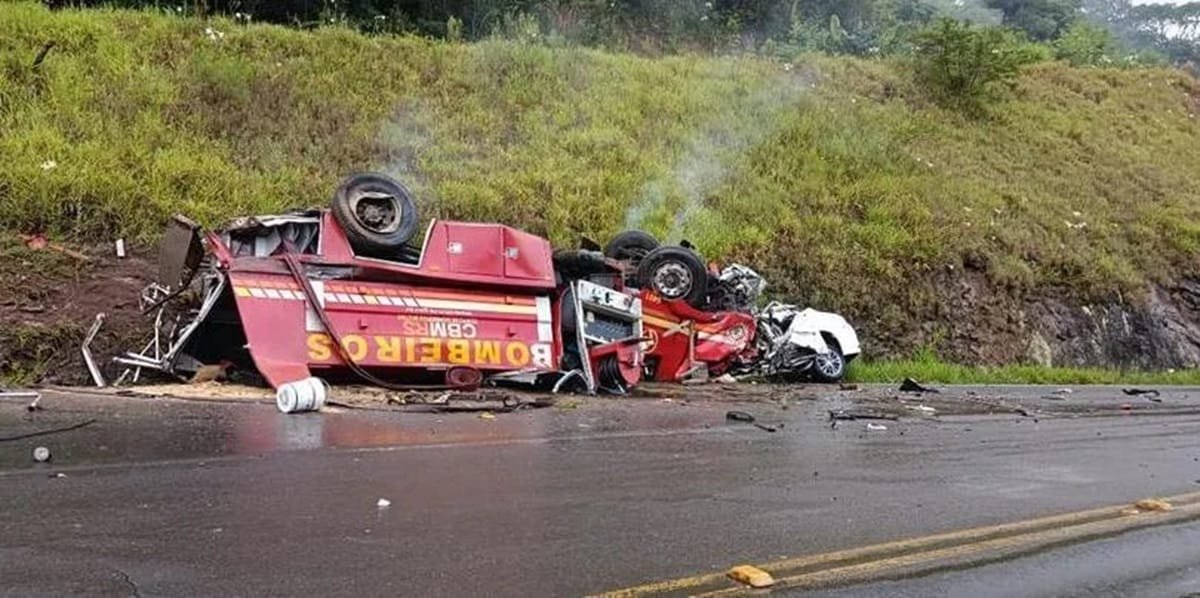 5 pessoas morrem após acidente entre caminhão dos Bombeiros e carro na Rota do Sol