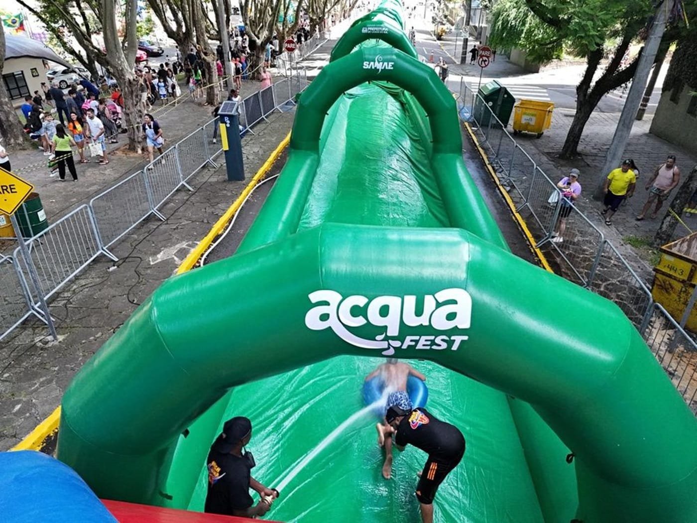 Acqua Fest: Maior toboágua inflável do Brasil é atração em Caxias do Sul 1 Acqua Fest: Maior toboágua inflável do Brasil é atração em Caxias do Sul