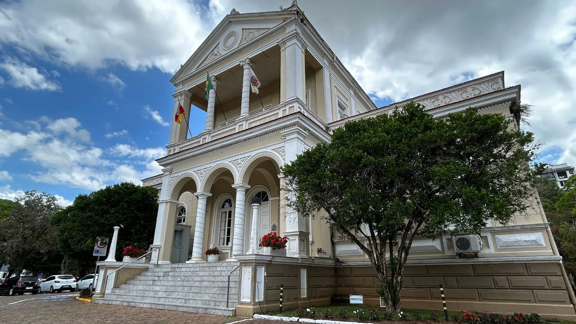 Prefeitura de Santa Cruz do Sul abre inscrições para processo seletivo com salários de até R$ 2,8 mil