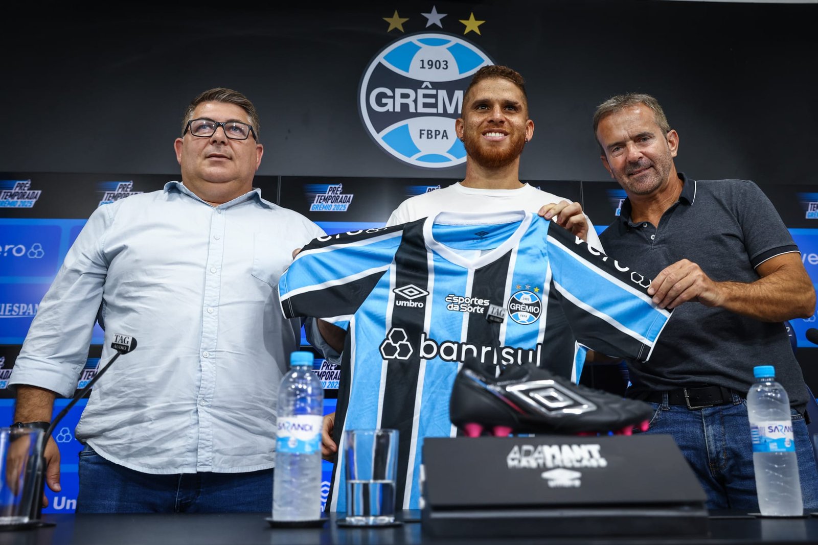 “Colocar o nome do Grêmio no topo”, diz Cuéllar durante apresentação