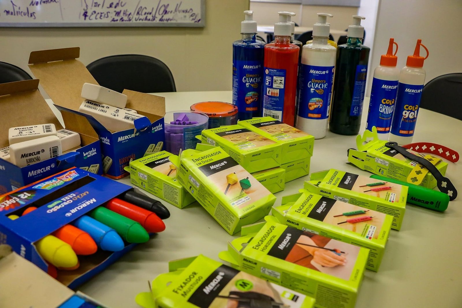 Procon de Porto Alegre divulga pesquisa de preços de materiais escolares