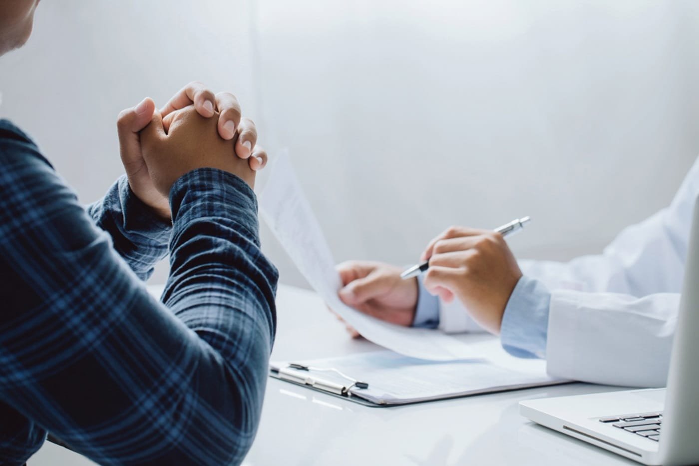 Falta de psiquiatras agrava epidemia de saúde mental no Brasil