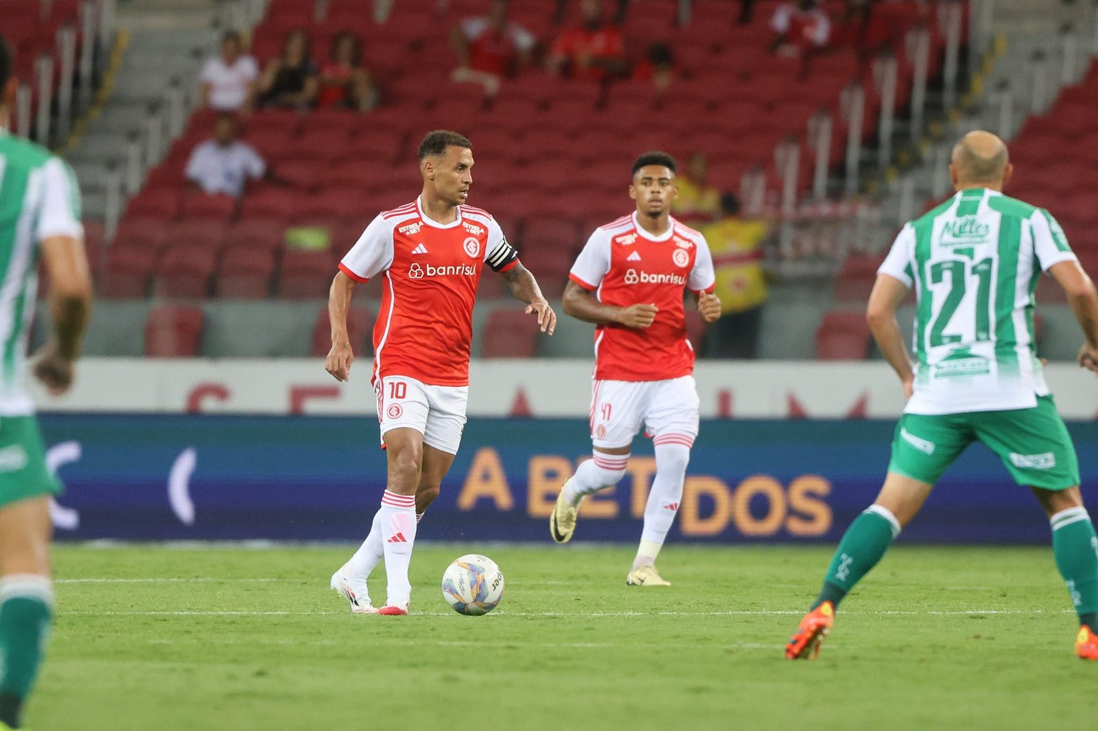 “Nosso time não foi lento”, afirma Roger após Inter vencer o Avenida