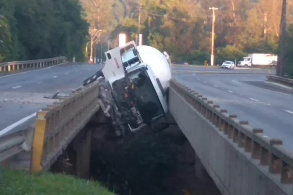 Acidente causa bloqueio de trecho na ERS-122