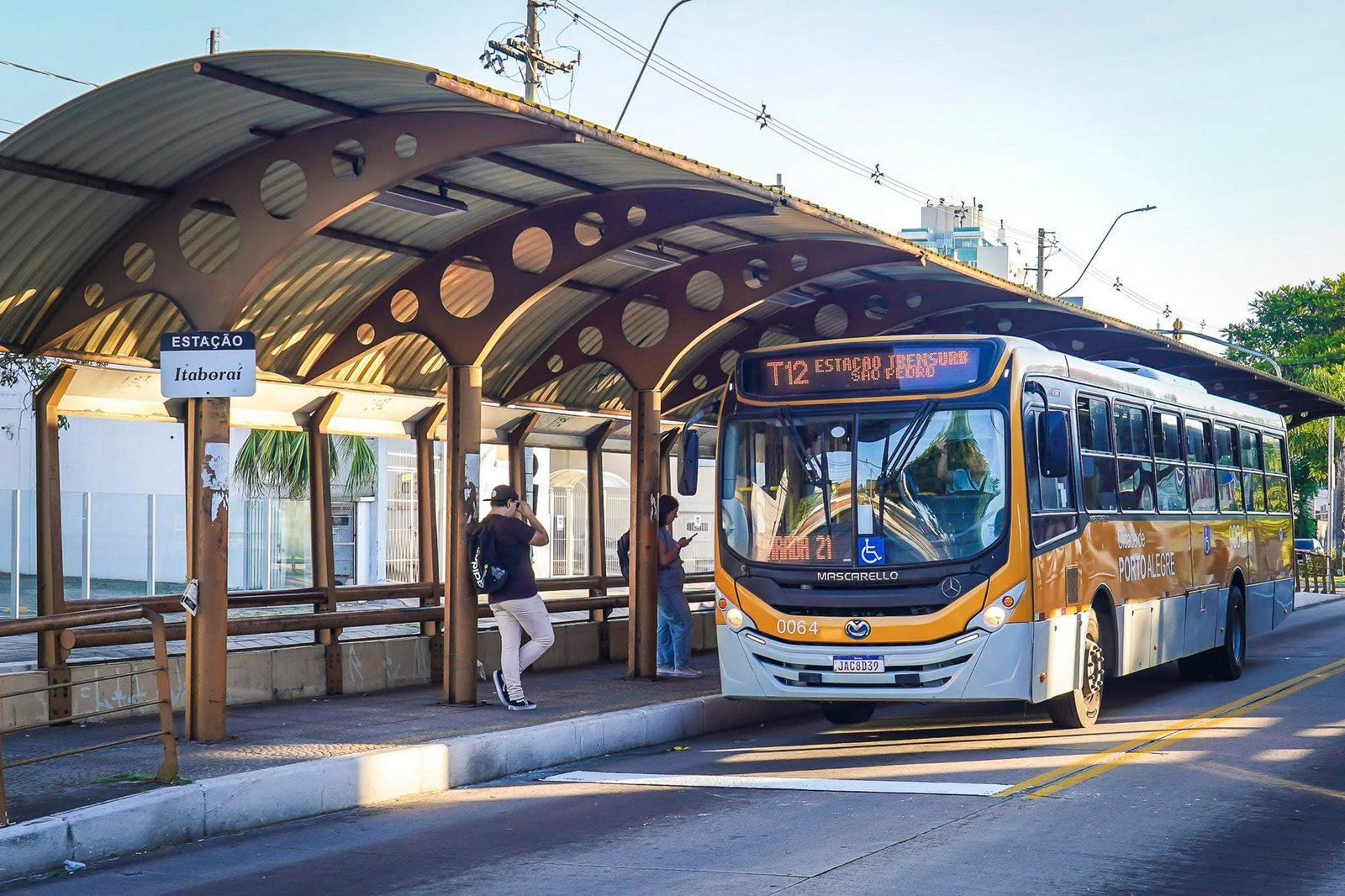 Dia D de vacinação: Porto Alegre terá passe livre 10 Dia D de vacinação: Porto Alegre terá passe livre