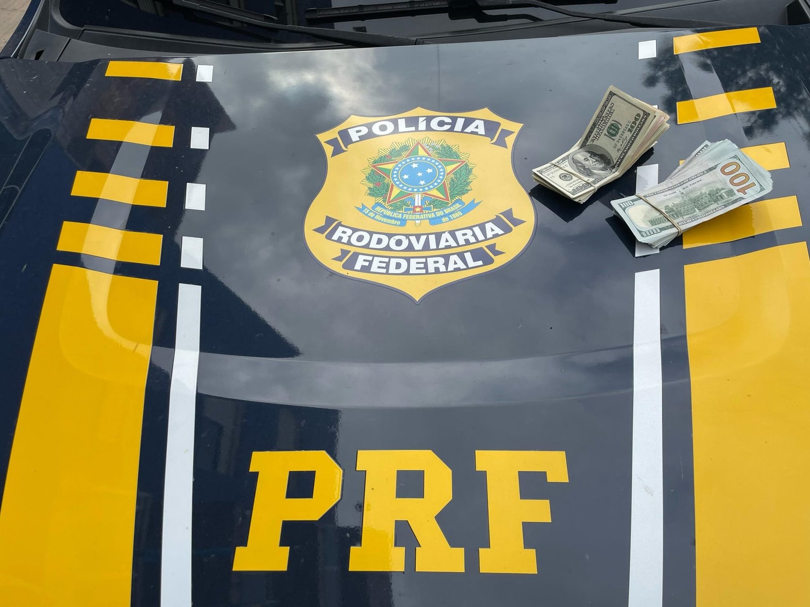 PRF apreende quase 15 mil dólares em Bagé
