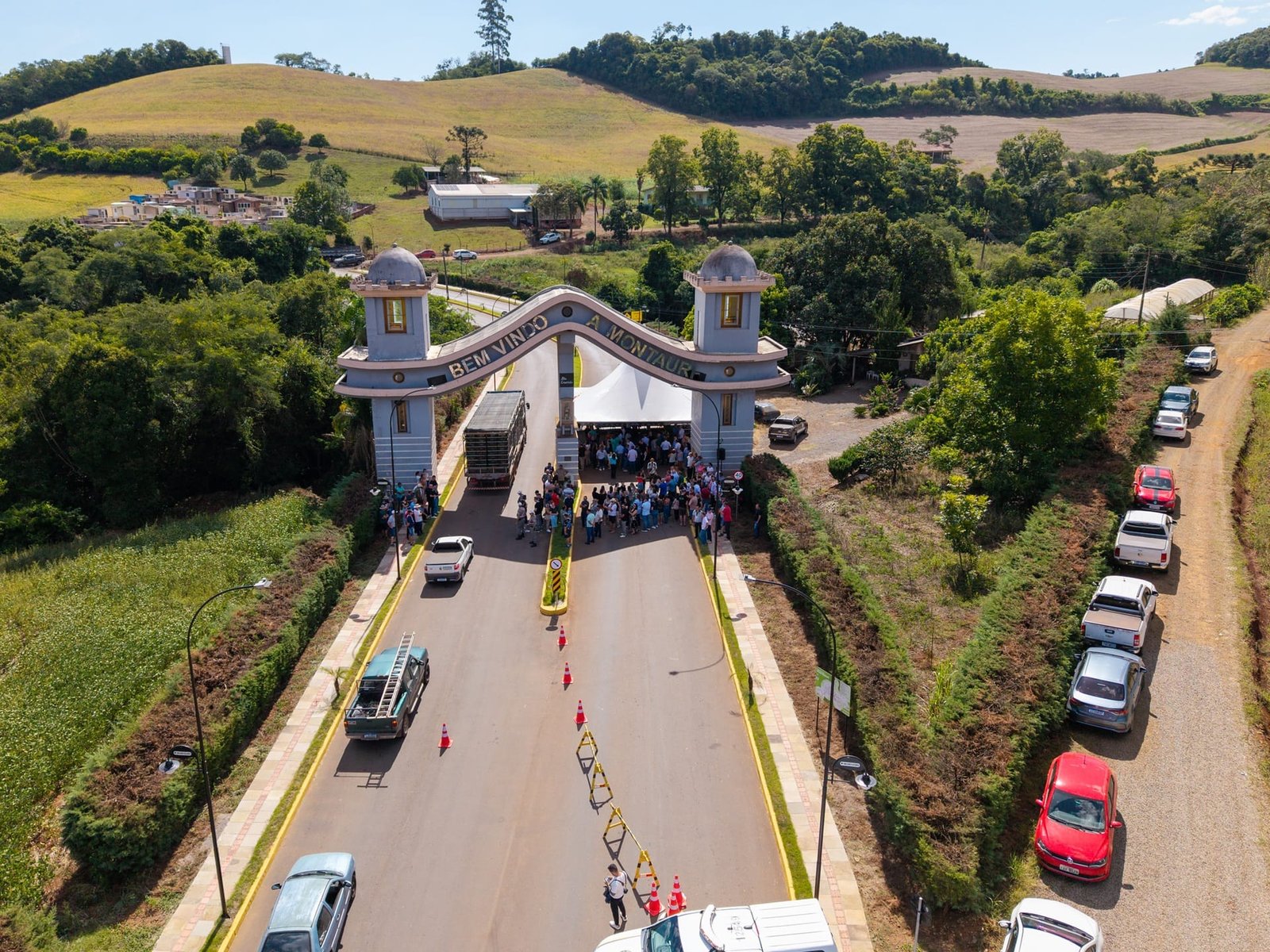 Inaugurada pavimentação de acesso em Montauri e de ligação regional em Guabiju
