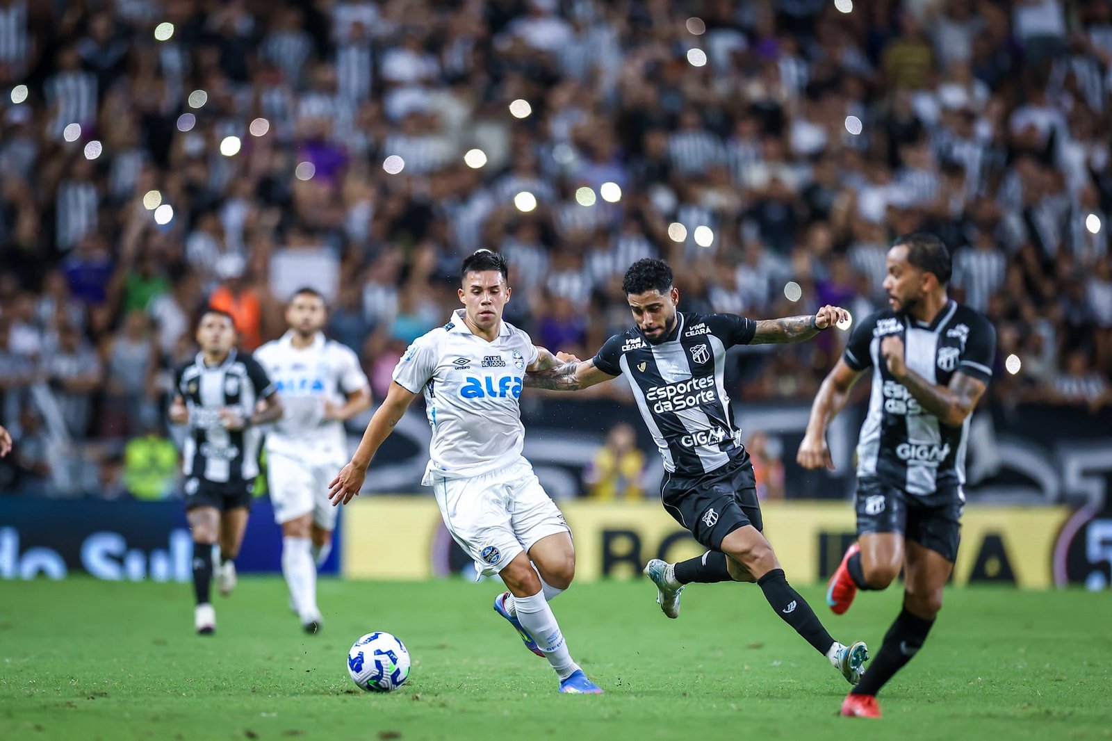 “O negativo foi o resultado, não o jogo”, diz Quinteros após Grêmio perder para o Ceará