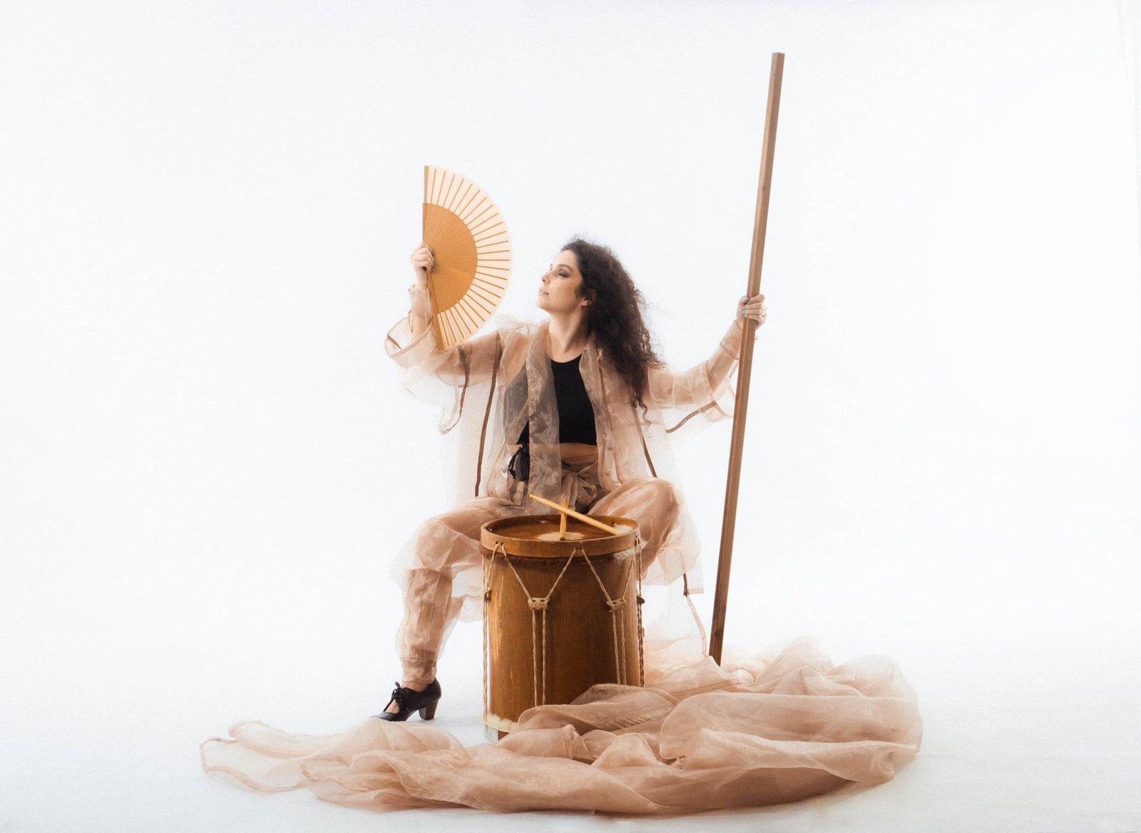 Emily Borghetti apresenta o espetáculo Chula no Teatro Simões Lopes Neto