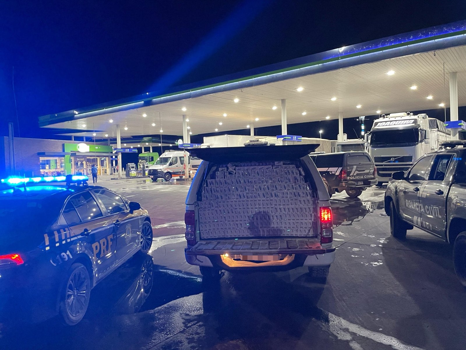 Polícia apreende carro funerário com carga de cigarros em Bagé