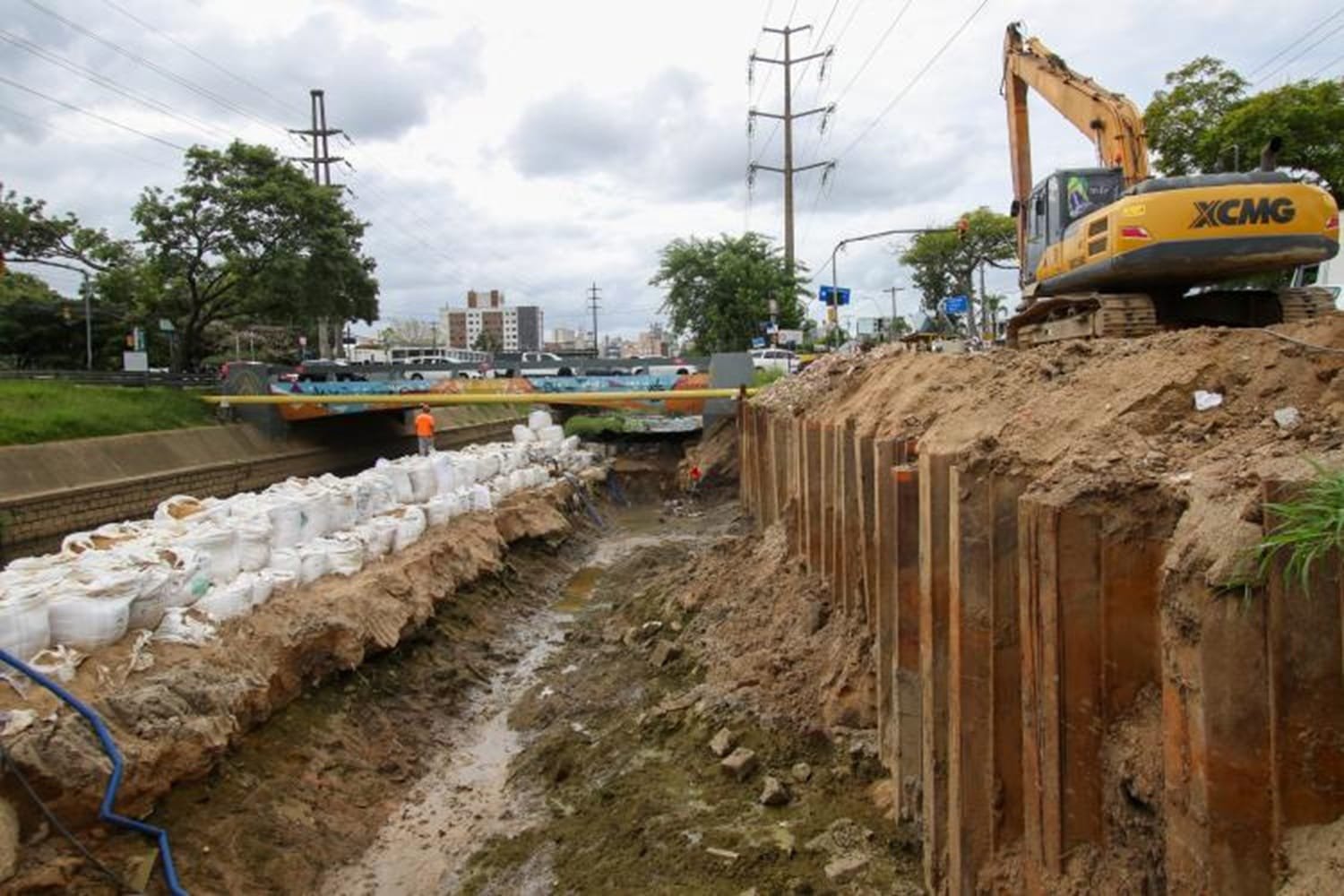 Avançam obras de reconstrução do talude do arroio Dilúvio 8 Avançam obras de reconstrução do talude do arroio Dilúvio