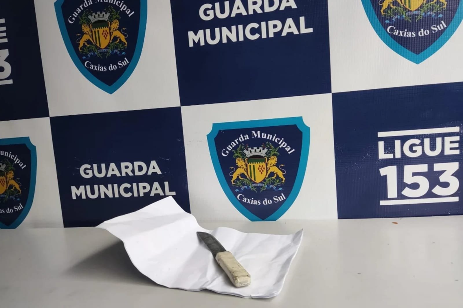 Guarda Municipal flagra alunos com facas em Caxias do Sul