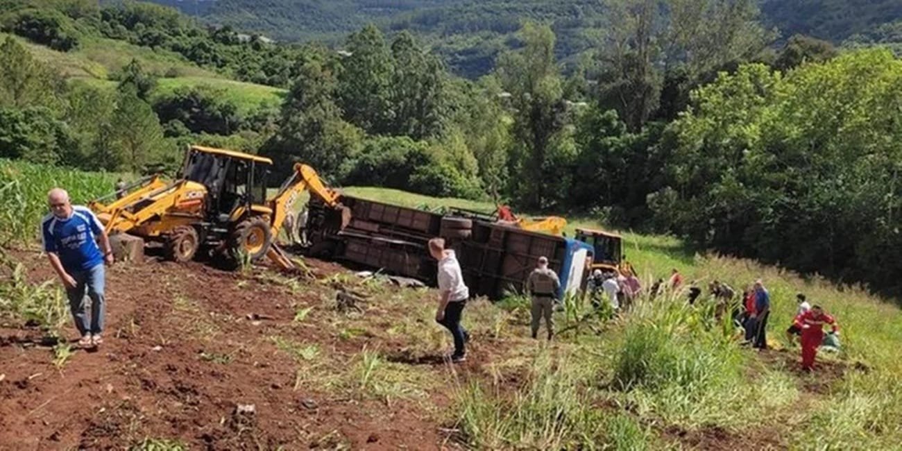Acidente com ônibus deixa mortos no Vale do Taquari 9 Acidente com ônibus deixa mortos no Vale do Taquari