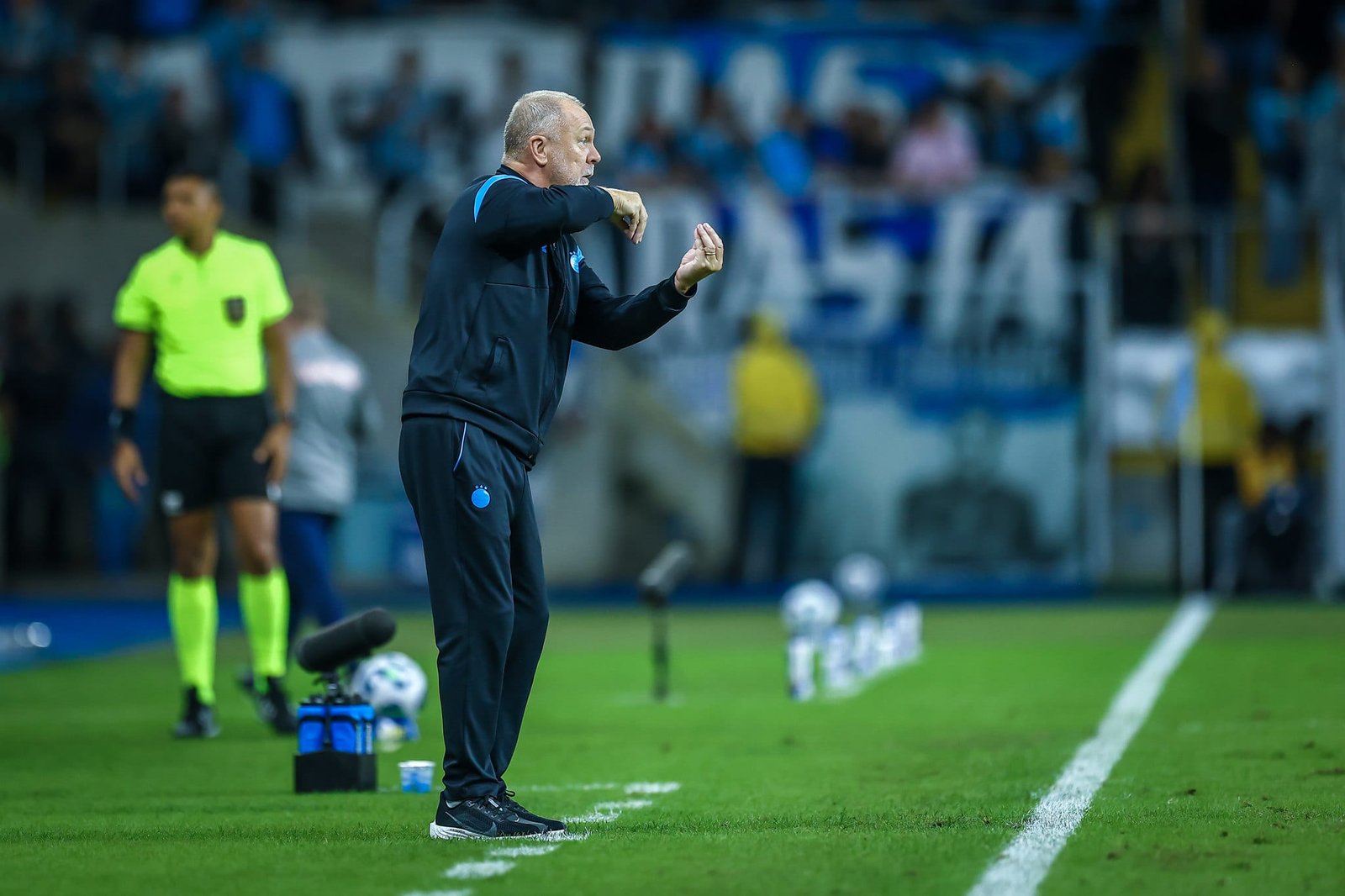 Grêmio presta condolências para a família do técnico Mano Menezes