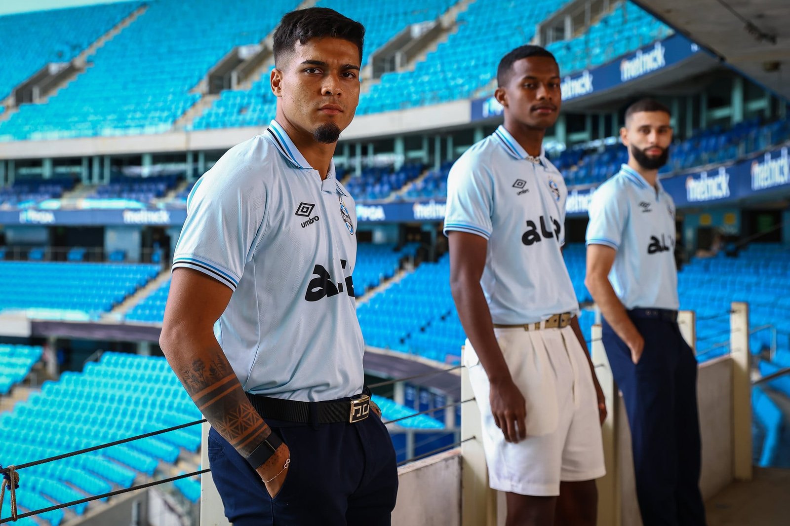 Grêmio apresenta novo segundo uniforme