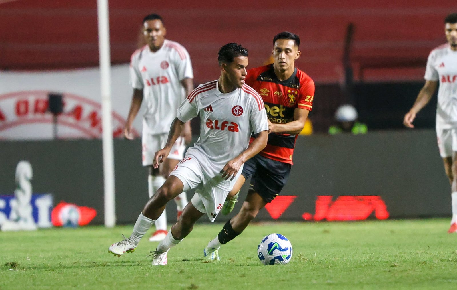 Após Inter empatar com Sport Recife, Roger continua com a “choradeira”: falta de elenco