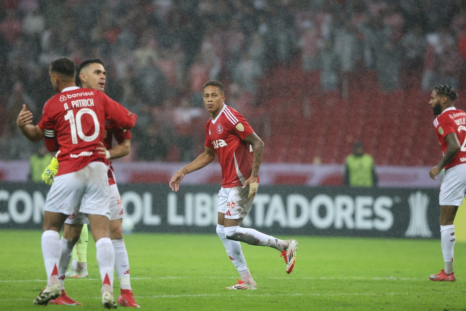 "Fomos muito bem em um grupo muito difícil", diz Roger após Inter vencer o Bahia 4 “Fomos muito bem em um grupo muito difícil”, diz Roger após Inter vencer o Bahia