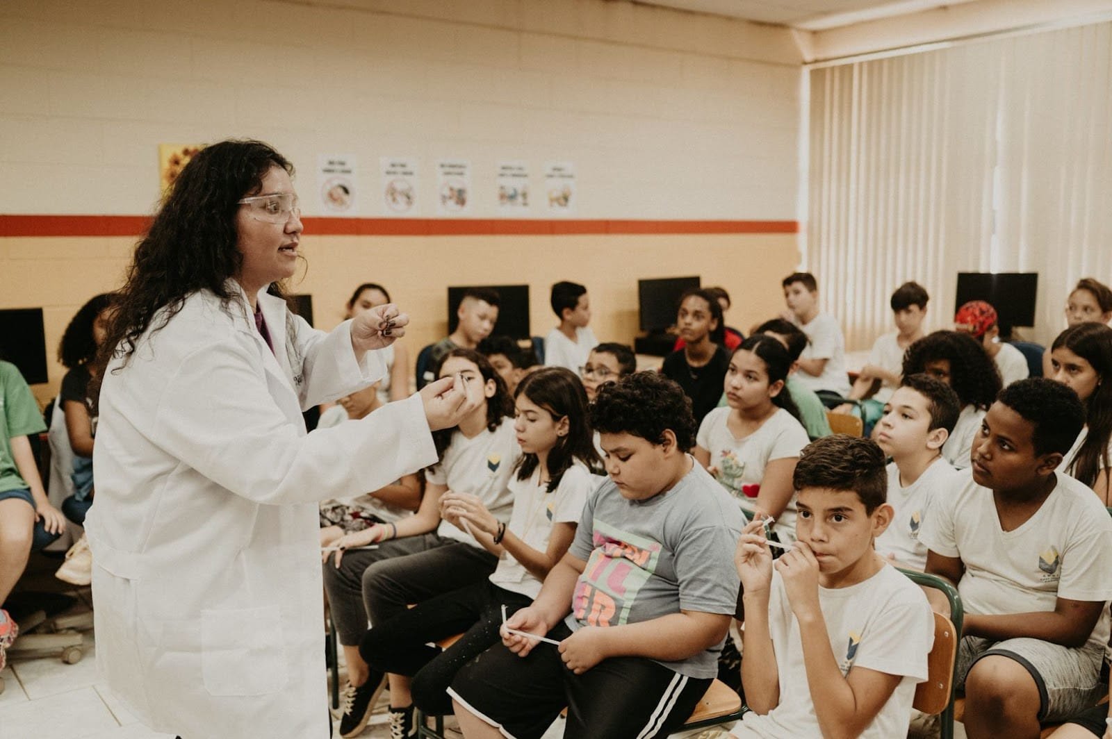 Projeto leva ciência de forma divertida para estudantes de Montenegro 