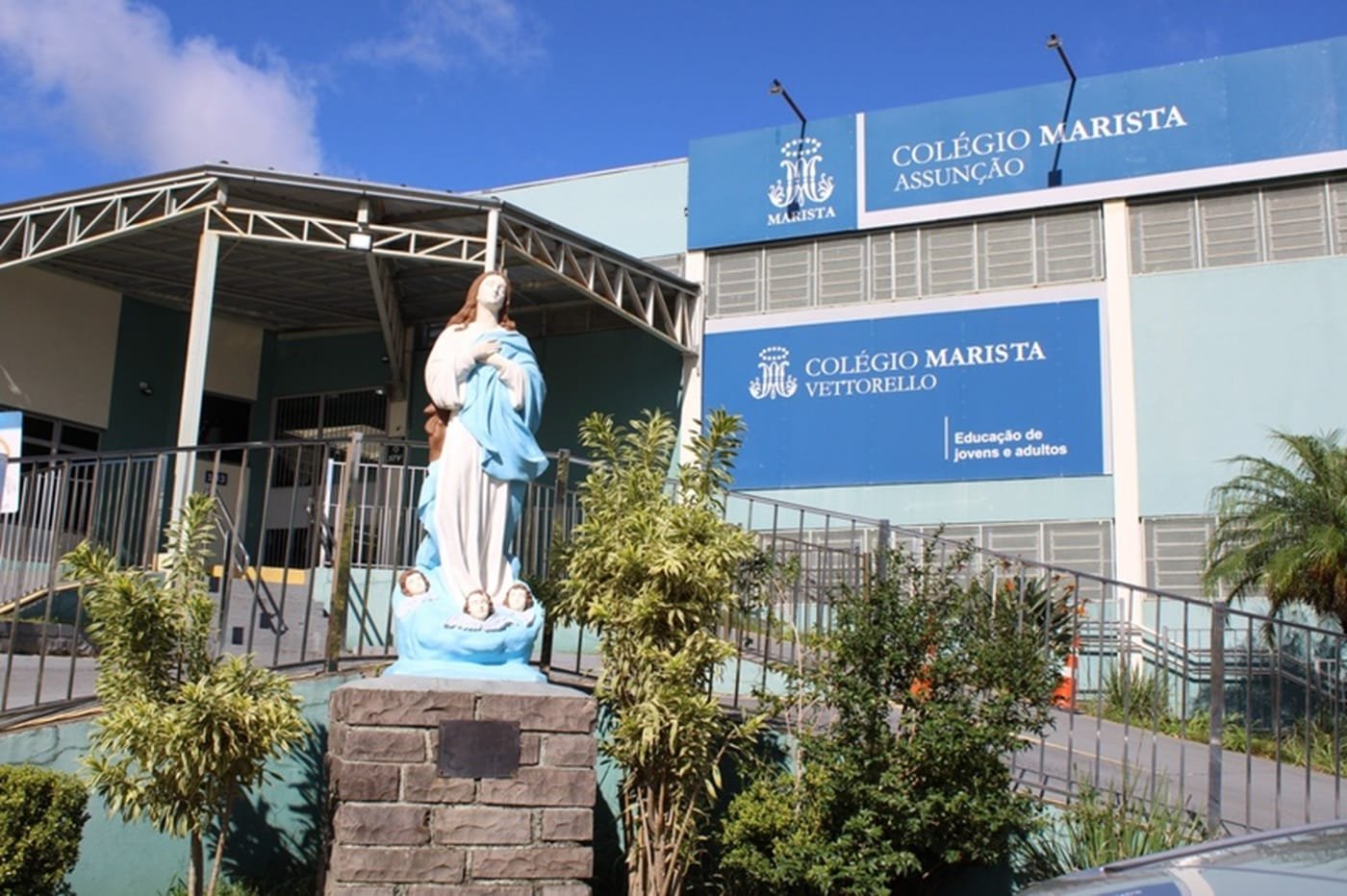 Colégio oferece bolsas sociais para educação de jovens e adultos em Porto Alegre