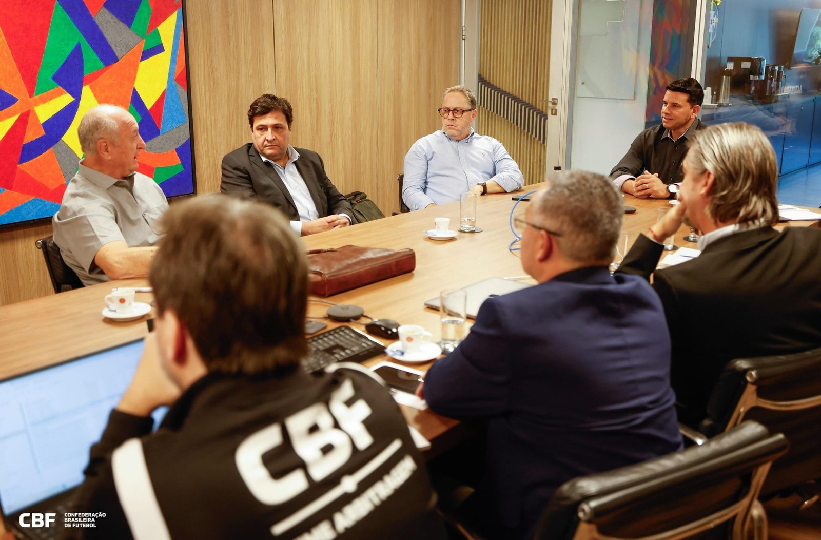 Grêmio faz reunião com CBF para tratar erros de arbitragem